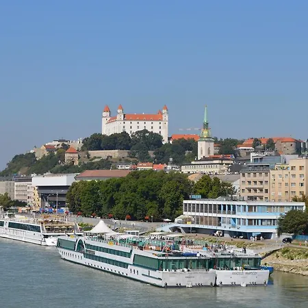 Panorama City Apartman 27.poschodie * Pozsony